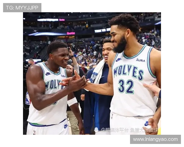 华子挤开穆雷被吹进攻犯规!多丽丝伯克:SGA很多这种球都没吹 华子挤开穆雷被吹进攻犯规!多丽丝伯克:SGA很多这种球都没吹