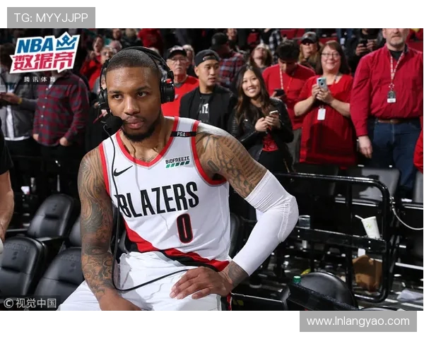 布克常规赛三分球命中数突破1500大关成就新里程碑