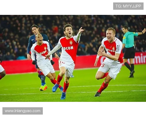 摩纳哥主帅展望巴黎之战强调坚定信念争取晋级机会