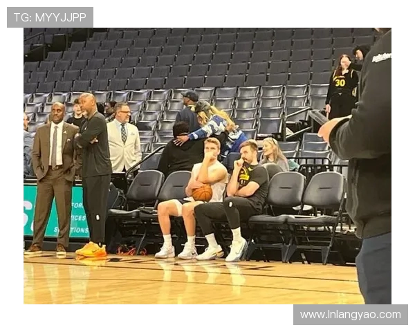 昔日宿敌再度交锋ESPN胜率分析勇士微弱劣势灰熊稍占上风