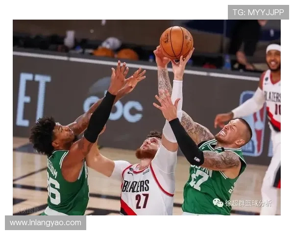 波津遭遇双人包夹追梦被无视绿军防守策略引发热议