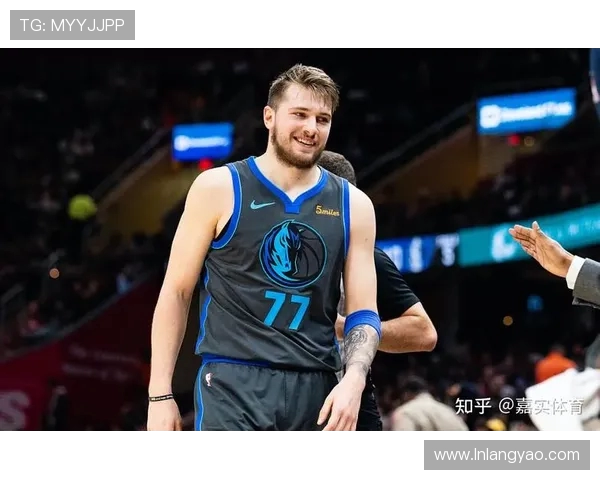 1990年NBA选秀大会状元德里克科尔曼职业生涯数据与球队选择回顾 1990年NBA选秀大会状元德里克科尔曼职业生涯数据与球队选择回顾